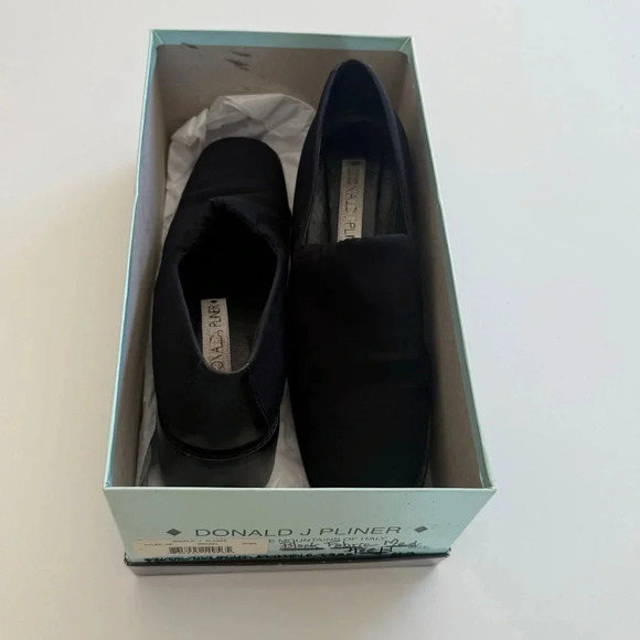 Donald J Pliner- Microfiber-Black- Slip on-Block Heel- Made in Spain- Size 8 - Picture 7 of 12